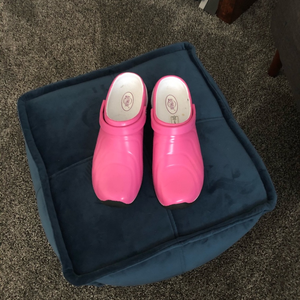 Any wear pink rubber clogs